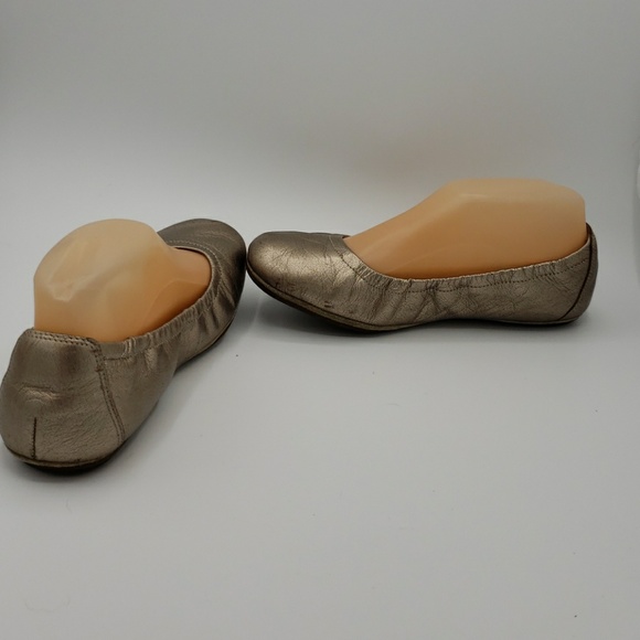 Gorgeous Clarks gold leather flats sz 7.5 - Picture 5 of 7